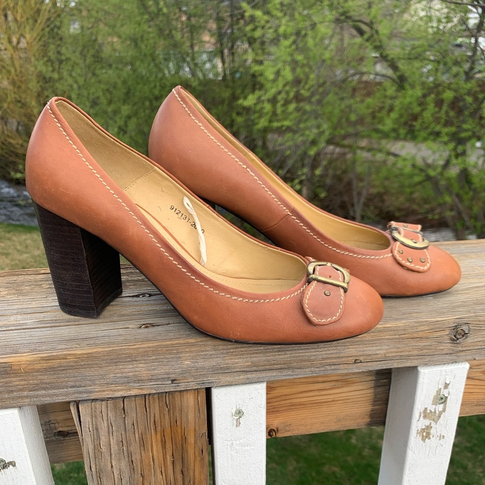 🌷4/$30 LEATHER Chunky heel pumps